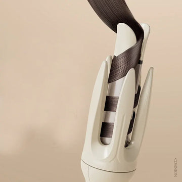 Perfekte Locken. Sofort! Entdecken Sie den automatischen Lockenstab, der in nur 40 Sekunden einsatzbereit ist und glänzende, haltbare Locken ohne Haarbruch zaubert – sicher, schnell und für jeden Haartyp geeignet.